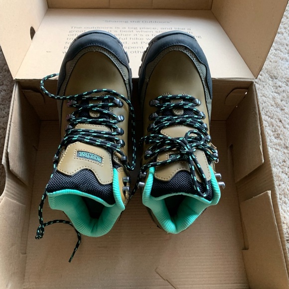 ⬇️⬇️New Pacific Trail hiking boots women’s size 6 - Picture 2 of 9